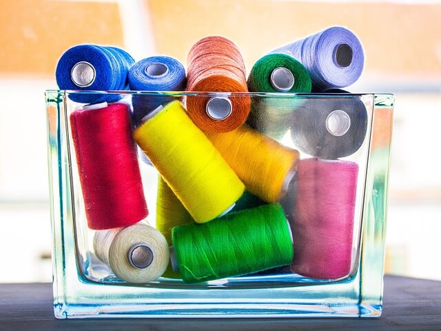 Швейные нитки разных цветов